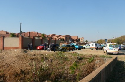 JMPD, Mondeor SAPS, D&D Tactical and Glenvista and Mulbarton Community Forum members were at the scene.