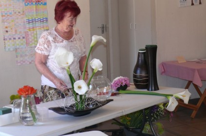 Anne shows how using scrunched up wire can effectively hold blooms in place.
